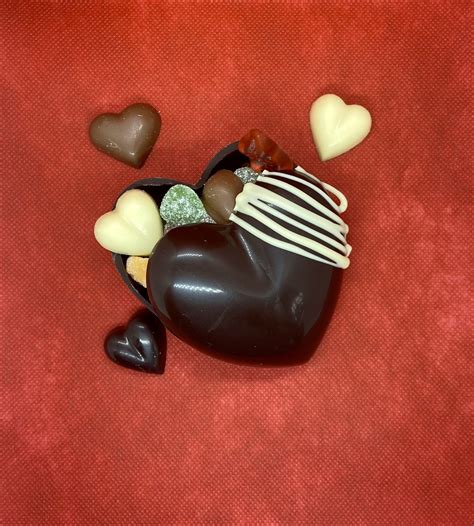 Petit Coeur En Chocolat Garni De Chocolats Et De Jujubes Chocomotive