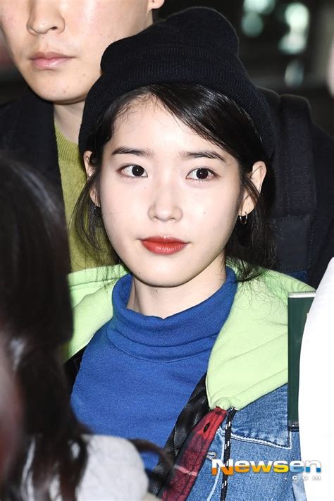 Màn đọ sắc đối lập hiếm hoi Bom sex xứ Hàn lộ diện sau tin cưới doanh nhân IU ghi điểm vì