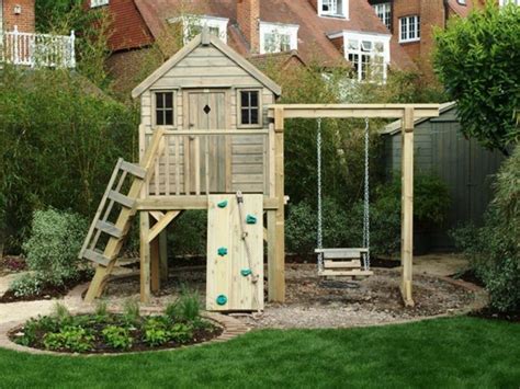 La cabane de jardin pour enfant est une idée superbe pour votre jardin