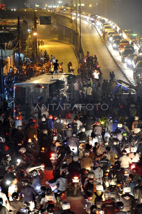 Kecelakaan Lalu Lintas Antara Foto