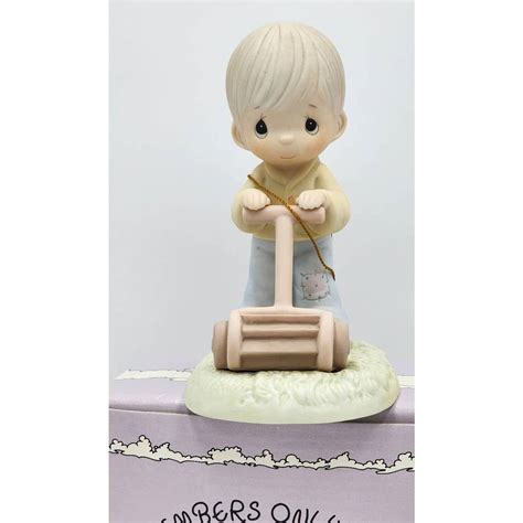 Precious Moments Figurine Mow Power To Ya Pm892 1989 Members Only Box