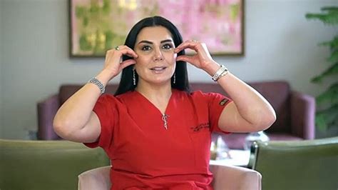 ERKEKLERDE ELMACIK KEMİĞİ ESTETİĞİ Op Dr Leyla Arvas