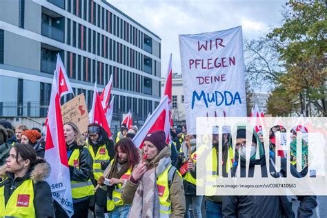 Am Zweiten Tag Des St Ndigen Streiks Organisiert Von Der