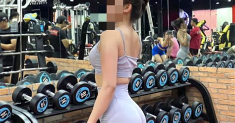 Khoe đường cong bốc lửa trên sân cầu lông hot gymmer hút 12 nghìn lượt tương tác
