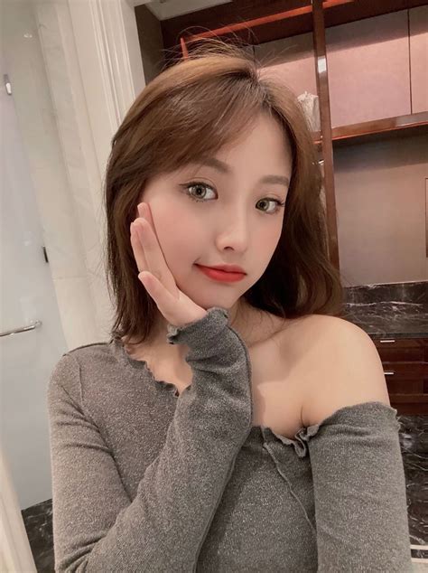 Con dâu ngồi thủ dâm nhìn bố chông sex