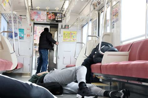 電車内に「刃物持った不審者」 制圧からトリアージ一連の訓練見たリアルな感想 ニコニコニュース