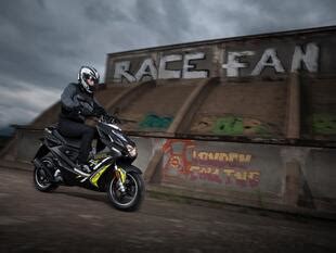 Prova Yamaha Aerox R Naked 2013 recensione con pregi e difetti scheda tecnica e velocità inSella