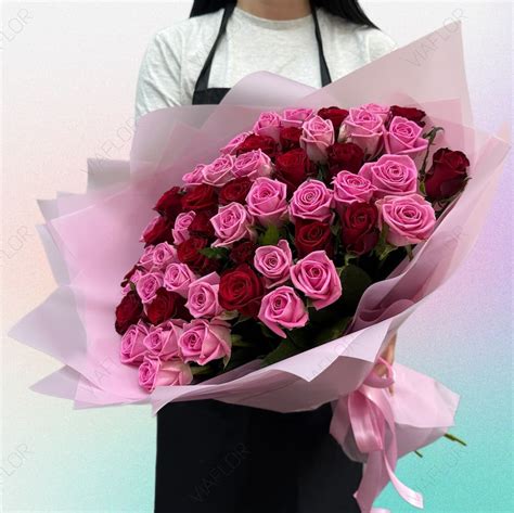 Купить Букет 51 красно-розовая роза | VIAFLOR