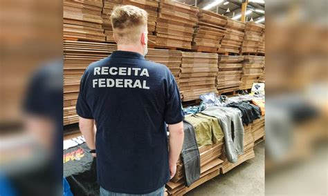 Receita Federal Doa Mais De Toneladas De Roupas Para V Timas Das