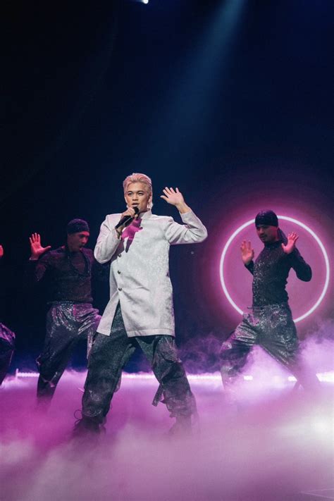 Trọng Hiếu hát tiếng Việt đến lạc giọng trong đêm Chung kết show ca hát hot hàng đầu nước Đức