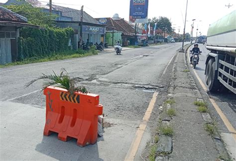 Ruas Jalan Nasional Di Pemalang Rusak Parah