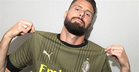 PUMA E AC Milan Lanciano La Nuova Terza Maglia 2022 2023 FOTO