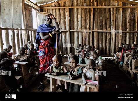 école du village Banque de photographies et dimages à haute résolution