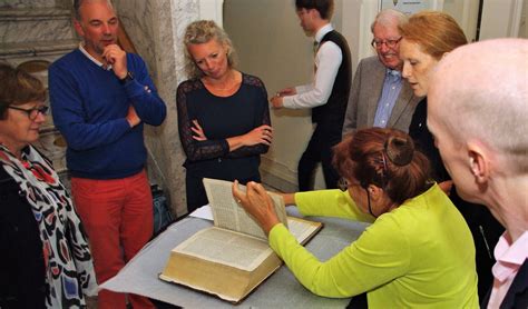 Bijzondere Statenbijbel Uit 1874 Keert Terug Naar Oud Poelgeest Al