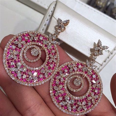 17 Best images about Graff on Pinterest | Brooches, Emerald cut ...