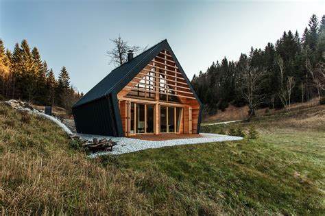 The Wooden House / studio PIKAPLUS | ArchDaily