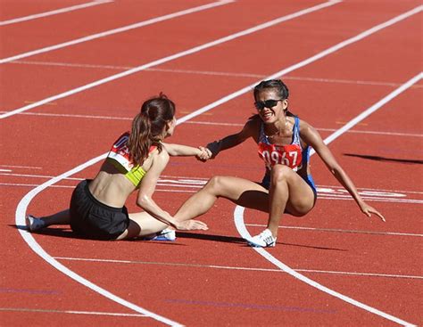 Hot girl điền kinh Việt Nam nén đau suốt km giành HCV SEA Games