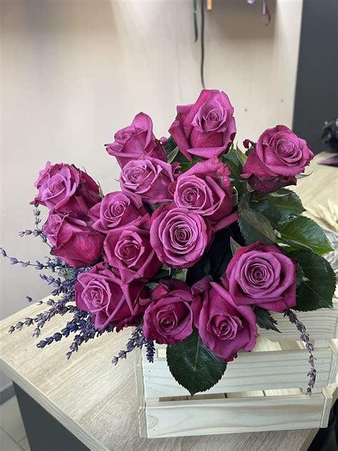 Купить розовые розы Deep Purple в Минске | студия DI-Flowers.by
