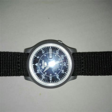 Seiko SNK809K2, Men's Fashion, Watches & Accessories, Watches on Carousell