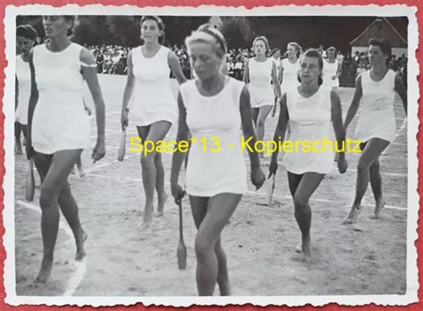 FOTO BDM MÄDCHEN Portrait in Sportkleidung wk Deutsche Jugend Mädel Girls nude EUR