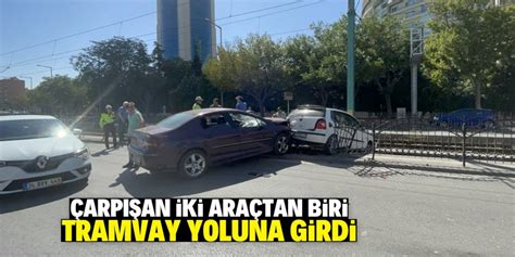 Konya da çarpışan iki araçtan biri tramvay yoluna girdi