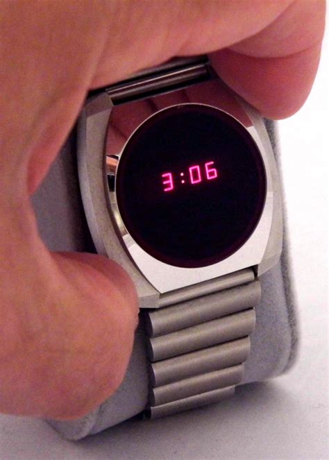 Vintage Men S Electronic Quartz Watch With Red Led Display Flickr