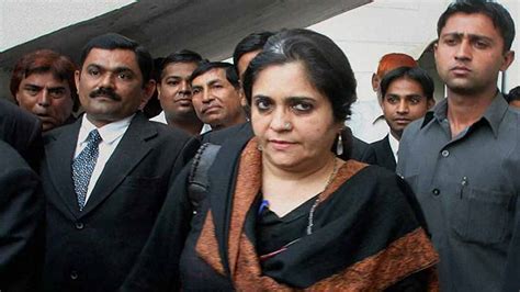 Supreme Court grants bail to Teesta Setalvad | INDToday