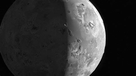 Nasa Spots Signs Of Twin Volcanic Plumes On Jupiters Moon Io The New