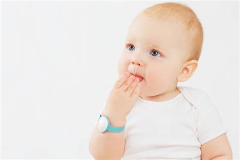 Neebo: Český startup vyrábějící náramky pro nemluvňata, které umí ...