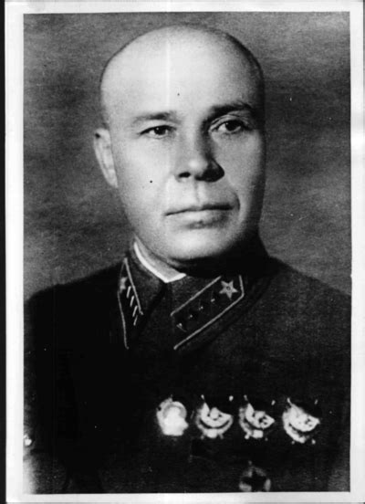 Marshall der Roten Armee Timoschenko zum Nachfolger von Woroschilow als ...