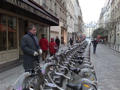 Bike Paris Street at Christy Calvin blog