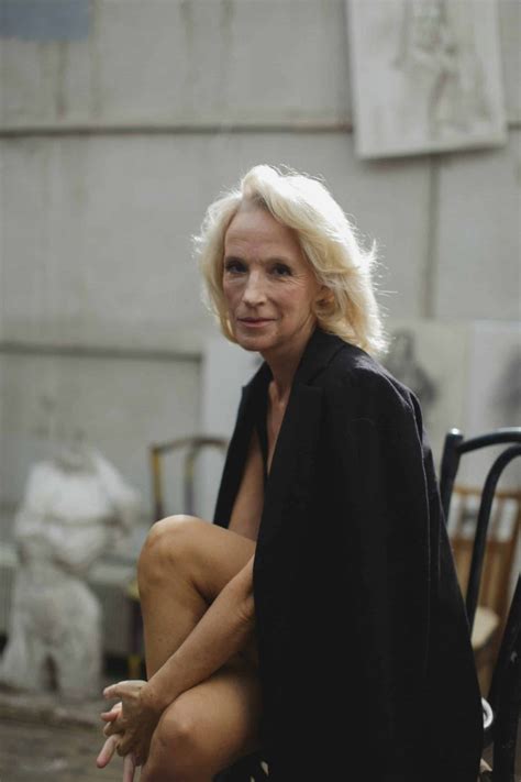 Cómo quitar el color amarillo de las canas