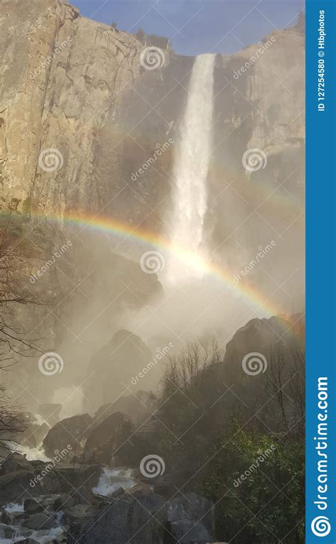 Yosemite Valley in All Its Glory - Double Rainbow at Bridalveil Stock ...