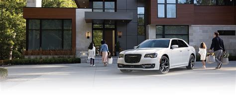 Minivans, Hybrid Minivans & The 300 | Chrysler Official Site
