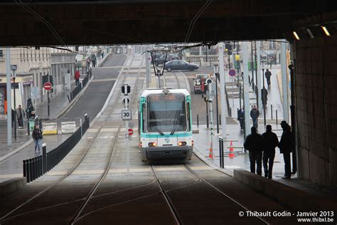 Tram Sur La Ligne T Ratp Saint Denis Photos De Trams Et