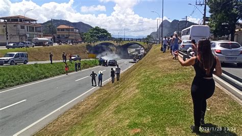 A Gazeta Acidente Perto De Viaduto Na Br Deixa Um Ferido Veja