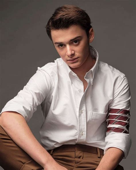 Noah Schnapp Revela Que Stranger Things O Ajudou A Se Assumir Gay