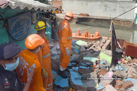 At Least 10 Houses Collapsed In A Slum Area In Anna Nagar Due To First