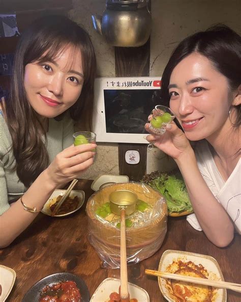 佐野真彩さんのインスタグラム写真 佐野真彩instagram「新大久保へ🇰🇷 シャインマスカット入りの樽酒が美味しかった🍇 他にはない