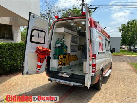 Jovem fica parcialmente soterrado após cair em silo de milho em