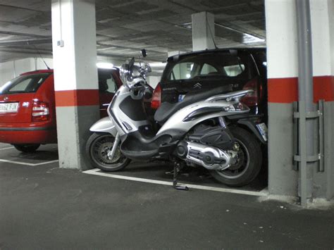 Consejos Para Aparcar Coche Y Moto En Plaza De Garaje De Forma Segura