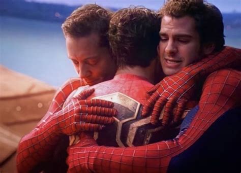 Spider Man Nwh Tom Holland Andrew Garfield And Tobey Maguire Hugging