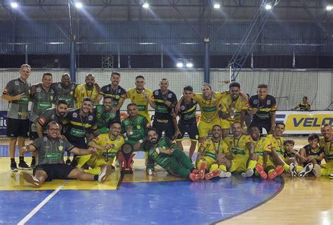 Praia Clube bate Minas e é bicampeão do Mineiro de Futsal LNF