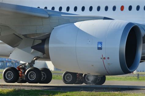 Record Holder: A Look At The Rolls-Royce Trent XWB's Industry-Leading ...