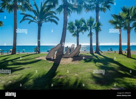 Fuengirola Espa A De Octubre De Escultura Mano Abierta