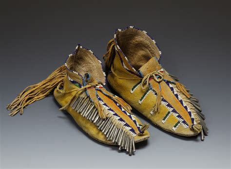 R3-2 Clothing — Native American Art Teacher Resources