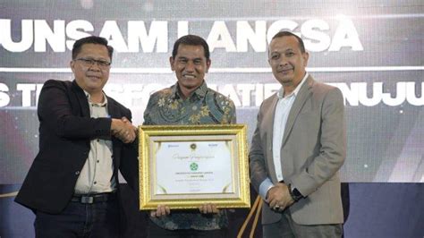 Rektor Universitas Samudra Terima Anugerah Serambi Awards 2024