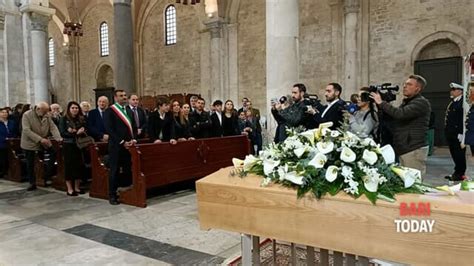 L Ultimo Saluto Di Bari All Ex Sindaco Di Cagno Abbrescia Basilica