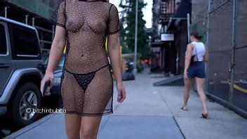 Caminando Con Su Traje Transparente Xvideos
