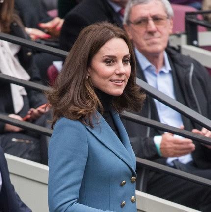 Vezes Que Kate Middleton Provou Que O Blazer Cl Ssico Um Timo